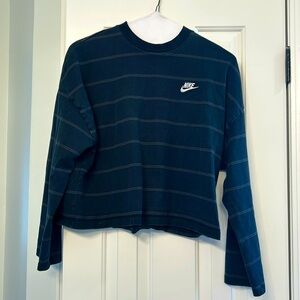 Nike cropped sweatshirt L